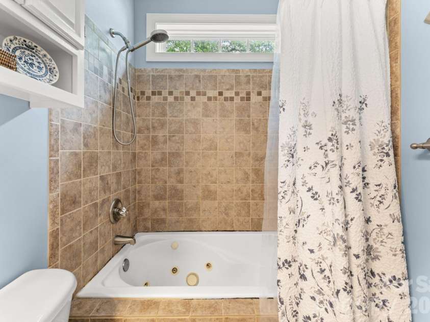 1900 Austin Place Lane, Winston Salem, NC 27127.  MLS# CAR4390396, YatesRealty ID 35585. 