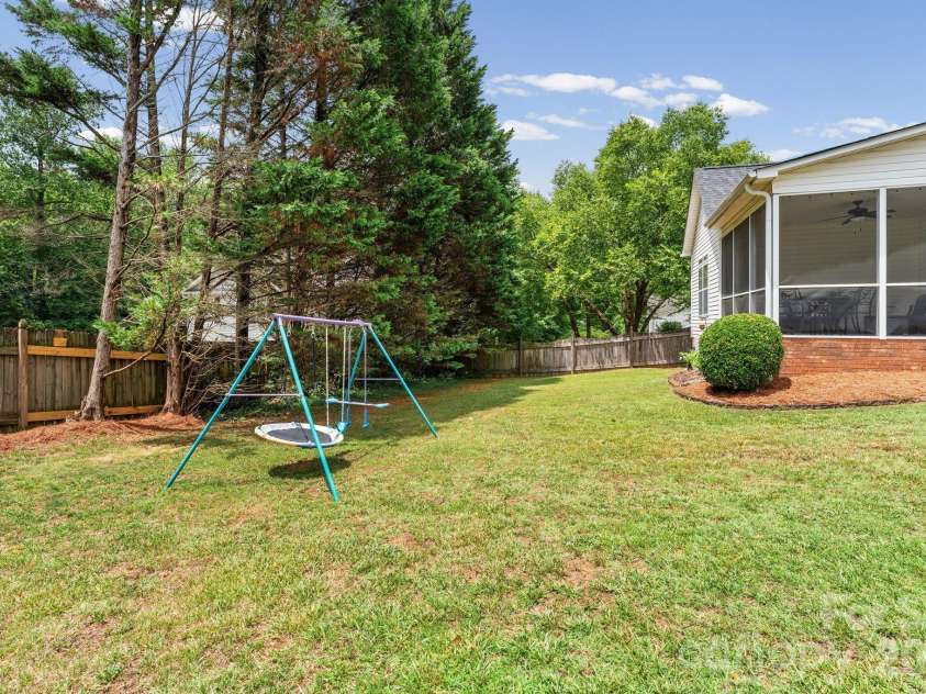1900 Austin Place Lane, Winston Salem, NC 27127.  MLS# CAR4390396, YatesRealty ID 35585. 