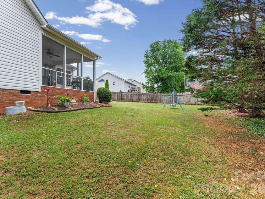 1900 Austin Place Lane, Winston Salem, NC 27127.  MLS# CAR4390396, YatesRealty ID 35585. 