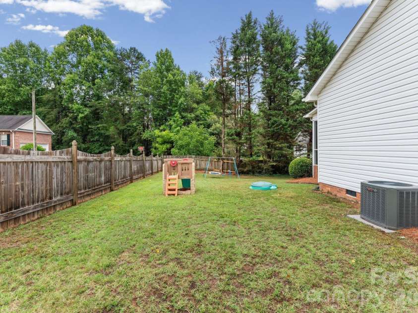 1900 Austin Place Lane, Winston Salem, NC 27127.  MLS# CAR4390396, YatesRealty ID 35585. 