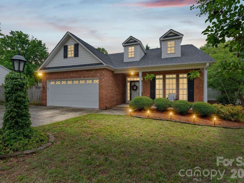1900 Austin Place Lane, Winston Salem, NC 27127.  MLS# CAR4390396, YatesRealty ID 35585. 