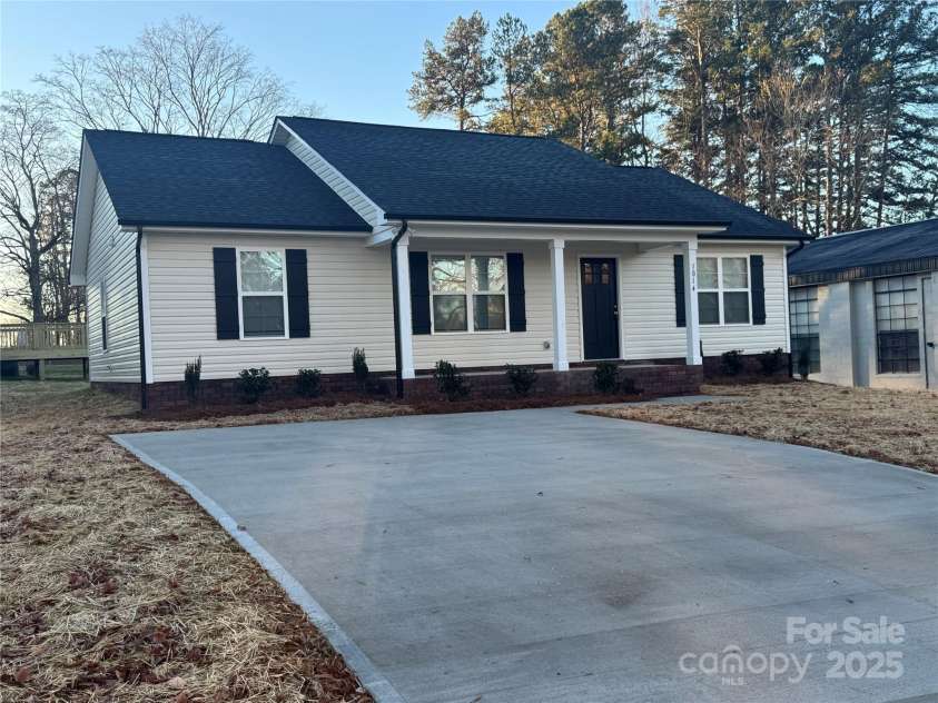 1014 Main Street, China Grove, NC 28023.  MLS# CAR4212358, YatesRealty ID 3559. 