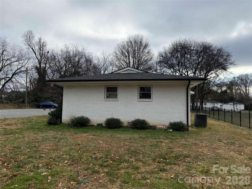 2445 Julia Avenue, Charlotte, NC 28206.  MLS# CAR4340022, YatesRealty ID 3559. 