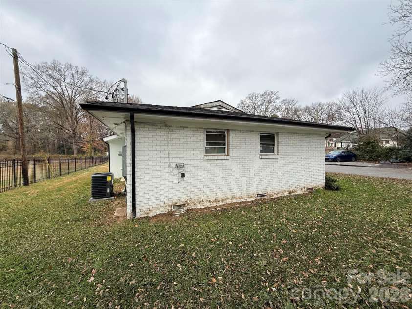 2445 Julia Avenue, Charlotte, NC 28206.  MLS# CAR4340022, YatesRealty ID 3559. 