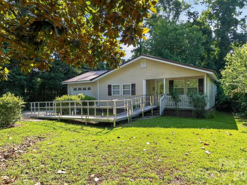 4494 Market Street, Loris, SC 29569.  MLS# CAR4401749, YatesRealty ID 35594. 