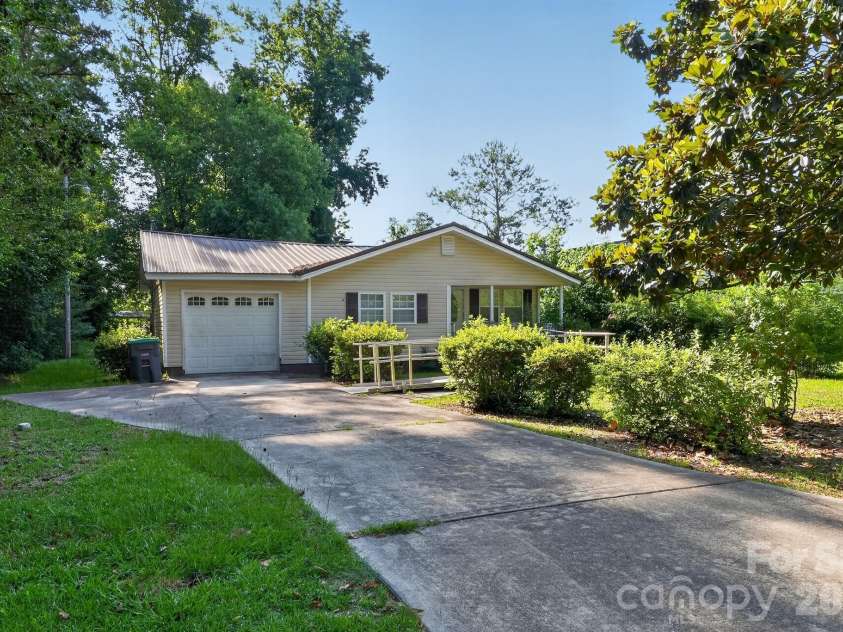 4494 Market Street, Loris, SC 29569.  MLS# CAR4401749, YatesRealty ID 35594. 