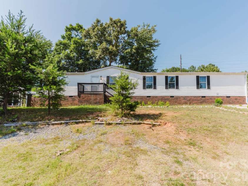 308 Forest Hollow Drive, Statesville, NC 28677.  MLS# CAR4401408, YatesRealty ID 35595. 