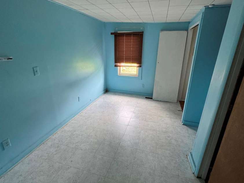 831/833 N Oak Street, Hendersonville, NC 28739.  MLS# CAR4387368, YatesRealty ID 35596. 
