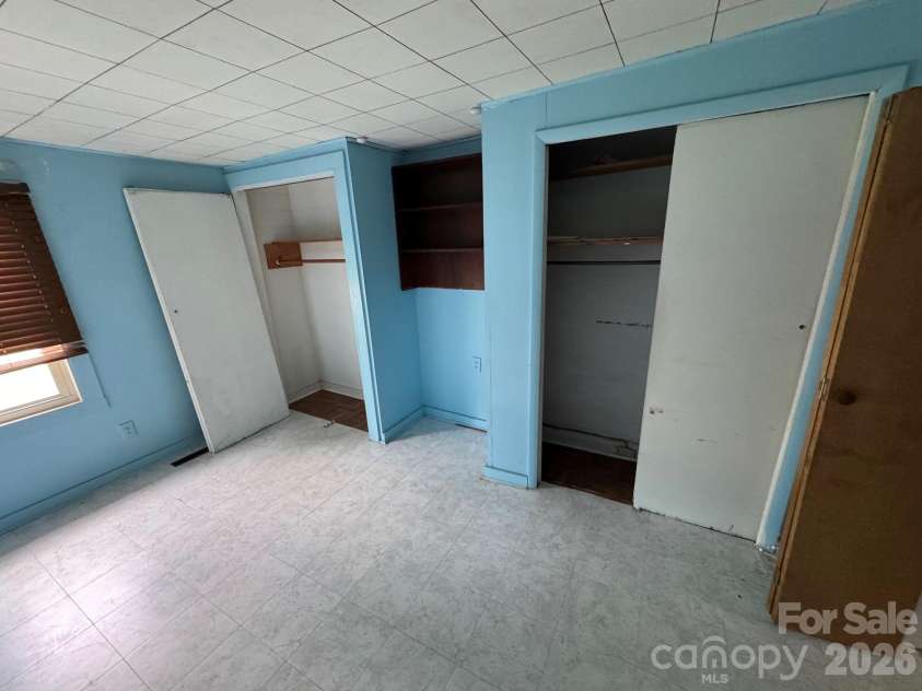 831/833 N Oak Street, Hendersonville, NC 28739.  MLS# CAR4387368, YatesRealty ID 35596. 