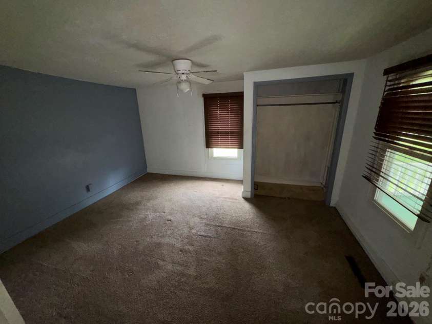831/833 N Oak Street, Hendersonville, NC 28739.  MLS# CAR4387368, YatesRealty ID 35596. 
