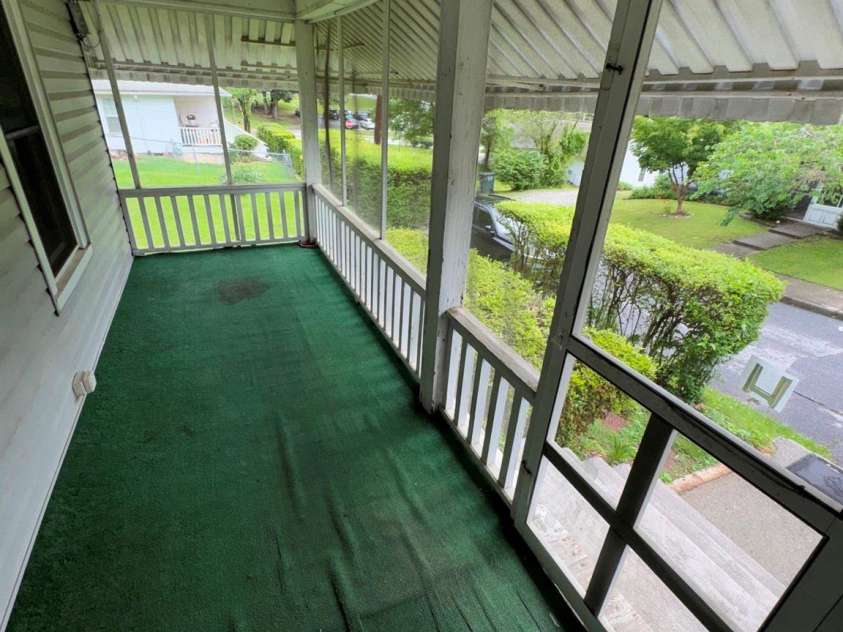 831/833 N Oak Street, Hendersonville, NC 28739.  MLS# CAR4387368, YatesRealty ID 35596. 