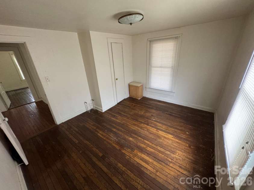 831/833 N Oak Street, Hendersonville, NC 28739.  MLS# CAR4387368, YatesRealty ID 35596. 
