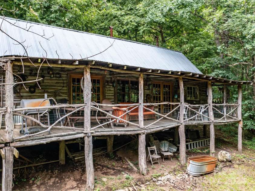 1001 Mountain Glen Road, Canton, NC 28716.  MLS# CAR4172455, YatesRealty ID 356. 