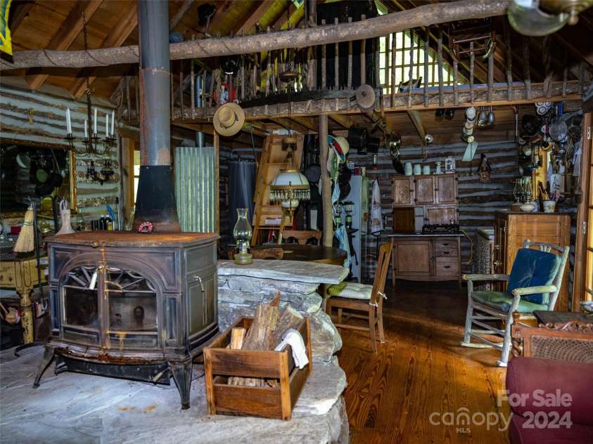 1001 Mountain Glen Road, Canton, NC 28716.  MLS# CAR4172455, YatesRealty ID 356. 