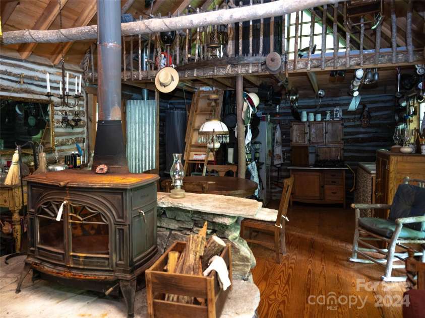 1001 Mountain Glen Road, Canton, NC 28716.  MLS# CAR4172455, YatesRealty ID 356. 