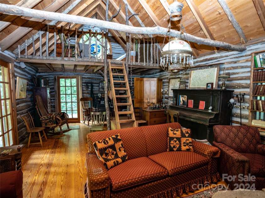 1001 Mountain Glen Road, Canton, NC 28716.  MLS# CAR4172455, YatesRealty ID 356. 