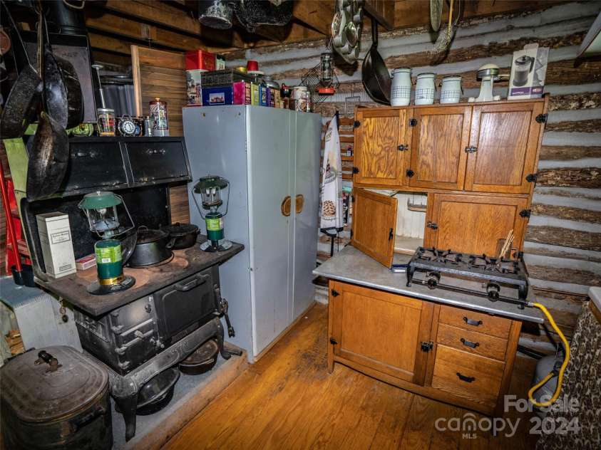 1001 Mountain Glen Road, Canton, NC 28716.  MLS# CAR4172455, YatesRealty ID 356. 