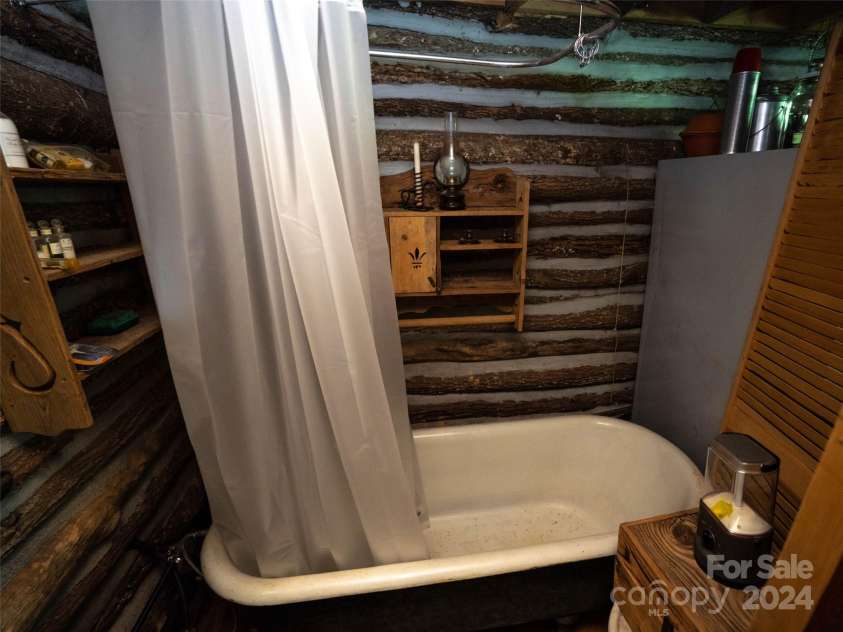 1001 Mountain Glen Road, Canton, NC 28716.  MLS# CAR4172455, YatesRealty ID 356. 