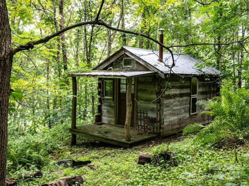 1001 Mountain Glen Road, Canton, NC 28716.  MLS# CAR4172455, YatesRealty ID 356. 