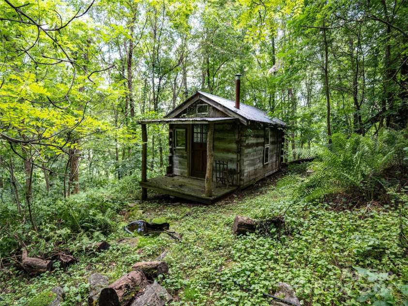 1001 Mountain Glen Road, Canton, NC 28716.  MLS# CAR4172455, YatesRealty ID 356. 