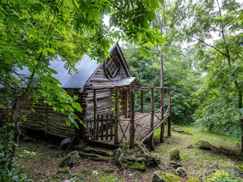 1001 Mountain Glen Road, Canton, NC 28716.  MLS# CAR4172455, YatesRealty ID 356. 