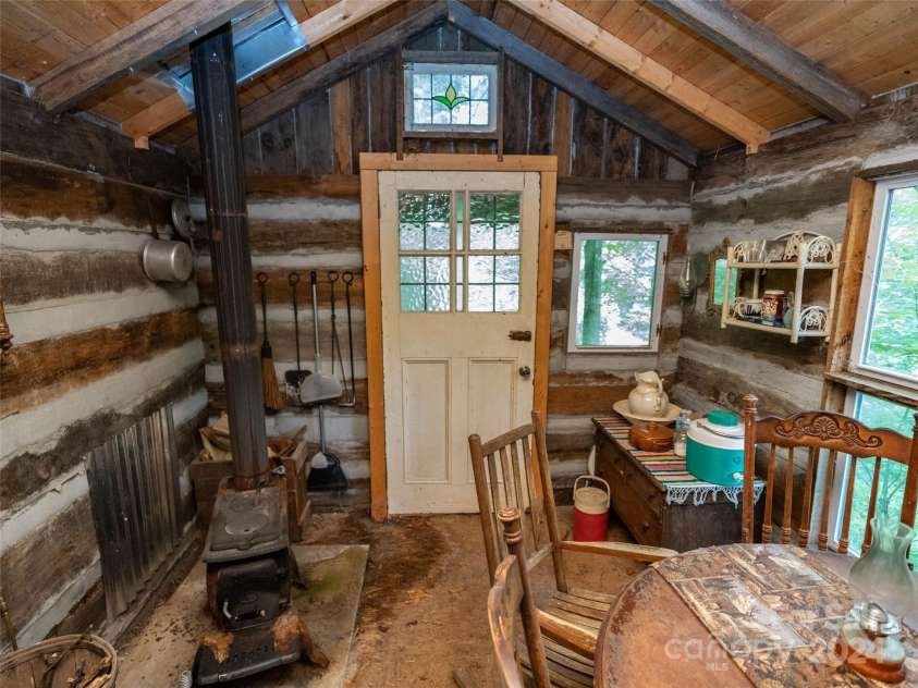 1001 Mountain Glen Road, Canton, NC 28716.  MLS# CAR4172455, YatesRealty ID 356. 