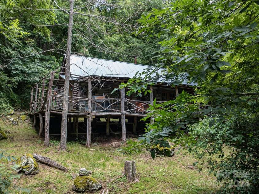 1001 Mountain Glen Road, Canton, NC 28716.  MLS# CAR4172455, YatesRealty ID 356. 