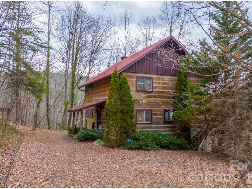 581 Mountain Laurel Drive, Franklin, NC 28734.  MLS# CAR4340981, YatesRealty ID 3560. 