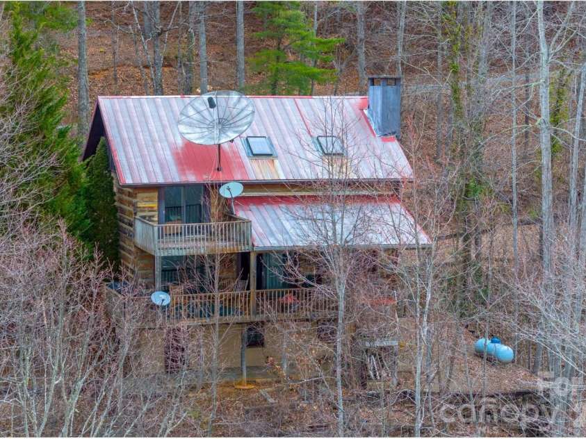 581 Mountain Laurel Drive, Franklin, NC 28734.  MLS# CAR4340981, YatesRealty ID 3560. 