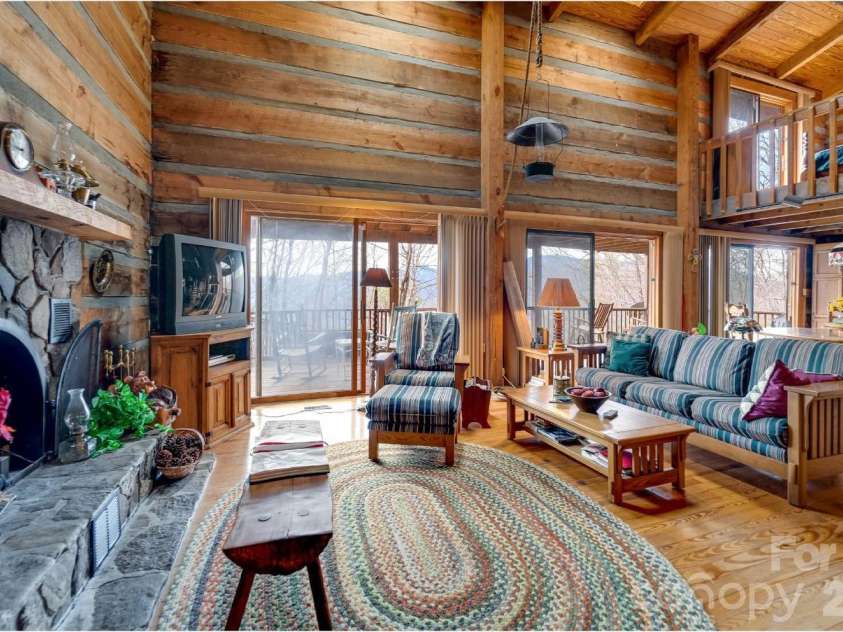 581 Mountain Laurel Drive, Franklin, NC 28734.  MLS# CAR4340981, YatesRealty ID 3560. 