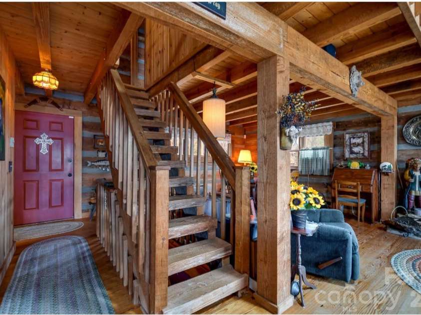 581 Mountain Laurel Drive, Franklin, NC 28734.  MLS# CAR4340981, YatesRealty ID 3560. 