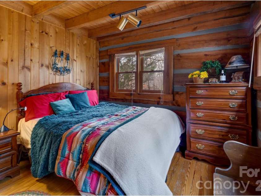 581 Mountain Laurel Drive, Franklin, NC 28734.  MLS# CAR4340981, YatesRealty ID 3560. 