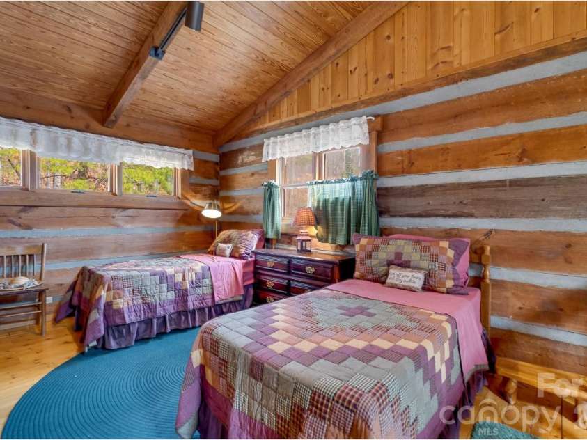 581 Mountain Laurel Drive, Franklin, NC 28734.  MLS# CAR4340981, YatesRealty ID 3560. 