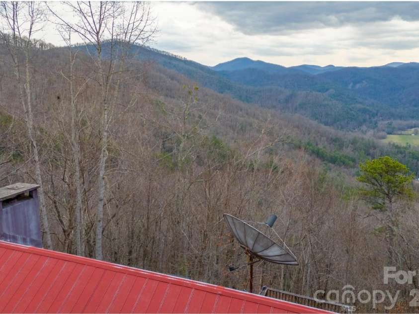 581 Mountain Laurel Drive, Franklin, NC 28734.  MLS# CAR4340981, YatesRealty ID 3560. 