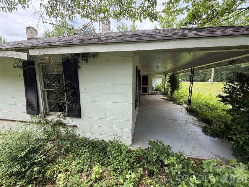 6542 Highway 341 Highway, Kershaw, SC 29067.  MLS# CAR4401197, YatesRealty ID 35601. 