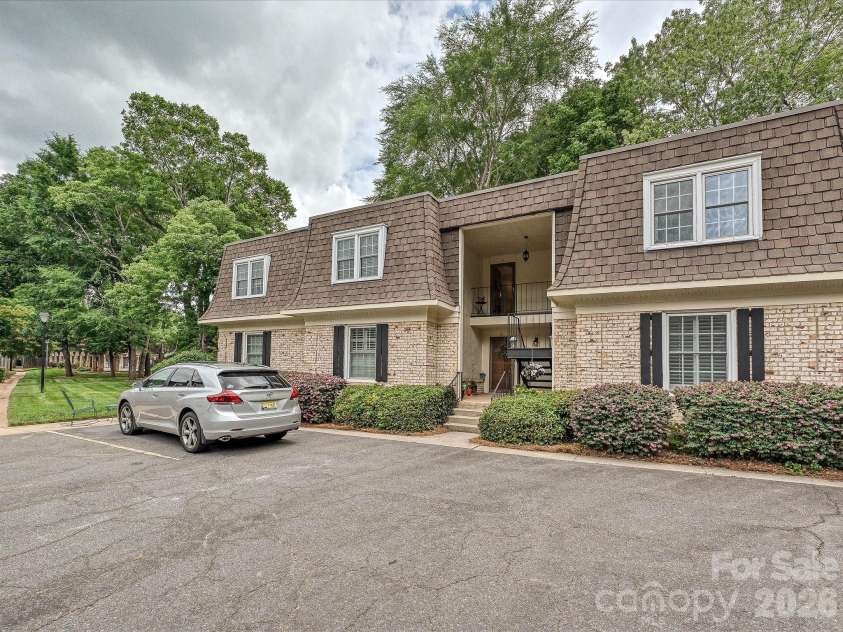 2233 Rexford Road, Charlotte, NC 28211.  MLS# CAR4396262, YatesRealty ID 35603. 