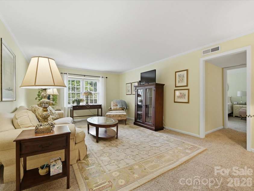 2233 Rexford Road, Charlotte, NC 28211.  MLS# CAR4396262, YatesRealty ID 35603. 