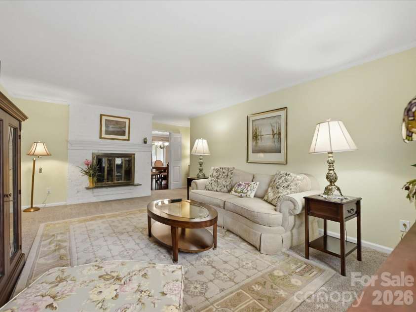 2233 Rexford Road, Charlotte, NC 28211.  MLS# CAR4396262, YatesRealty ID 35603. 
