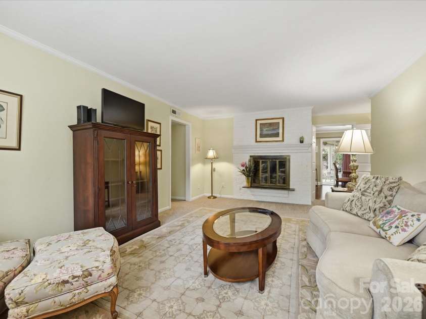 2233 Rexford Road, Charlotte, NC 28211.  MLS# CAR4396262, YatesRealty ID 35603. 