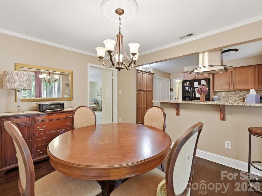 2233 Rexford Road, Charlotte, NC 28211.  MLS# CAR4396262, YatesRealty ID 35603. 