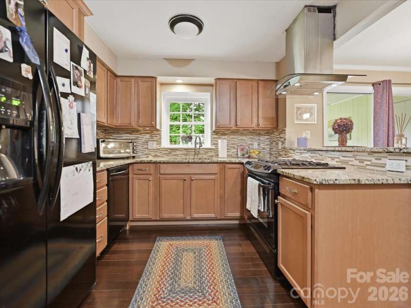 2233 Rexford Road, Charlotte, NC 28211.  MLS# CAR4396262, YatesRealty ID 35603. 