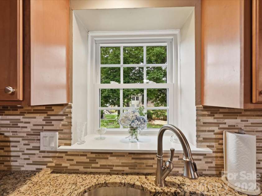 2233 Rexford Road, Charlotte, NC 28211.  MLS# CAR4396262, YatesRealty ID 35603. 