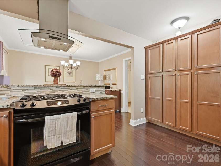 2233 Rexford Road, Charlotte, NC 28211.  MLS# CAR4396262, YatesRealty ID 35603. 