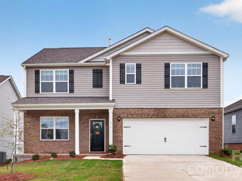 616 17th Avenue Drive, Hickory, NC 28601.  MLS# CAR4401862, YatesRealty ID 35607. 