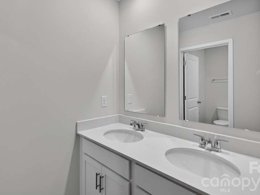 616 17th Avenue Drive, Hickory, NC 28601.  MLS# CAR4401862, YatesRealty ID 35607. 