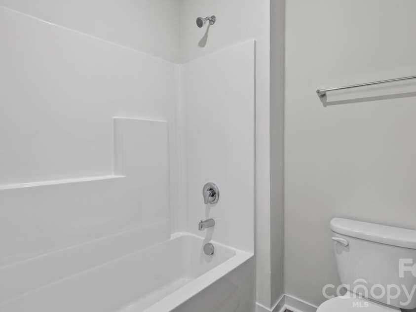 616 17th Avenue Drive, Hickory, NC 28601.  MLS# CAR4401862, YatesRealty ID 35607. 
