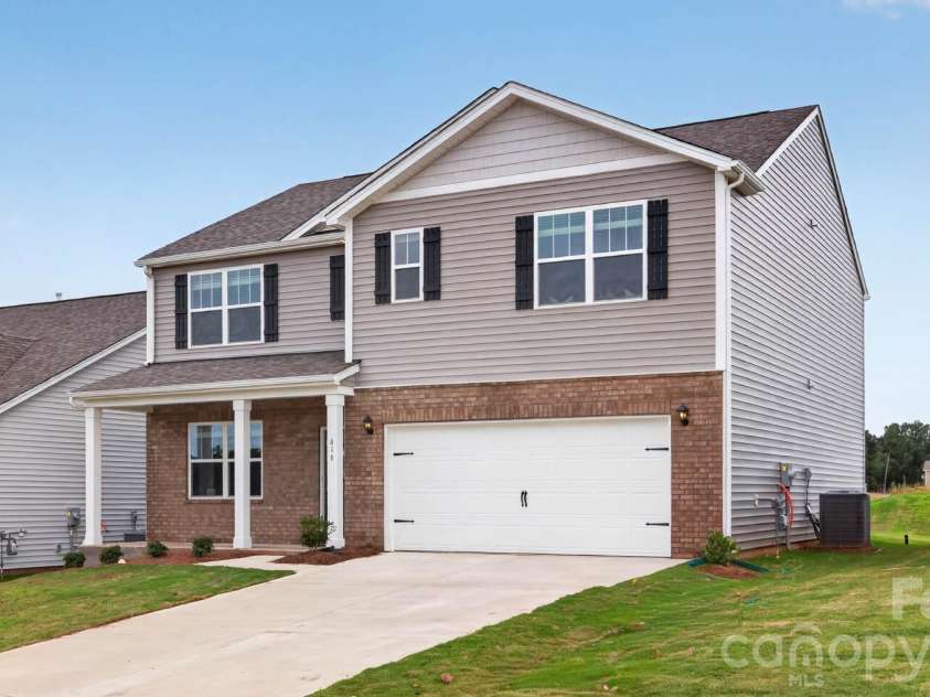 616 17th Avenue Drive, Hickory, NC 28601.  MLS# CAR4401862, YatesRealty ID 35607. 