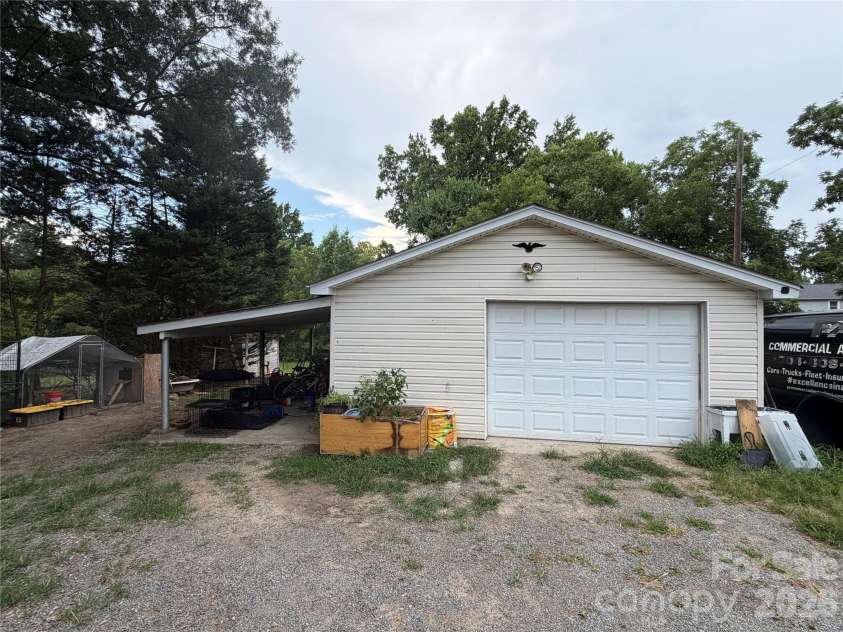 1843 Lane Street, Kannapolis, NC 28083.  MLS# CAR4401904, YatesRealty ID 35609. 