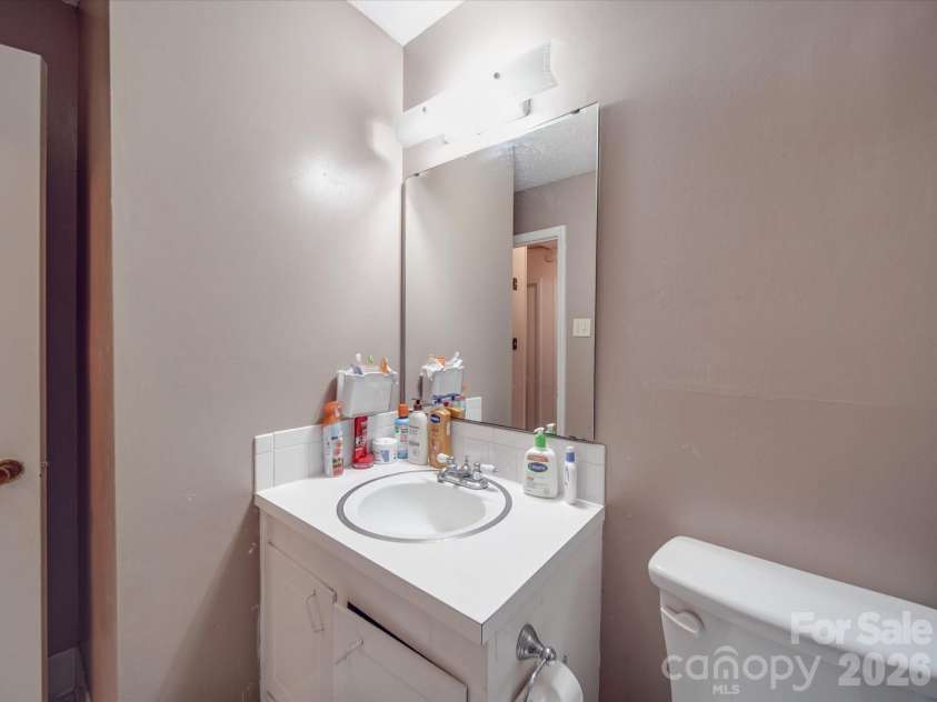 6820 Elm Forest Drive, Charlotte, NC 28212.  MLS# CAR4350632, YatesRealty ID 3561. 