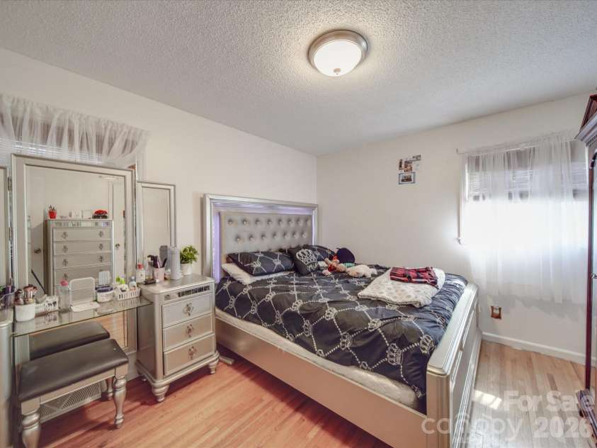 6820 Elm Forest Drive, Charlotte, NC 28212.  MLS# CAR4350632, YatesRealty ID 3561. Bed room 3